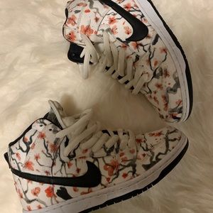 Gently used Nike shoes